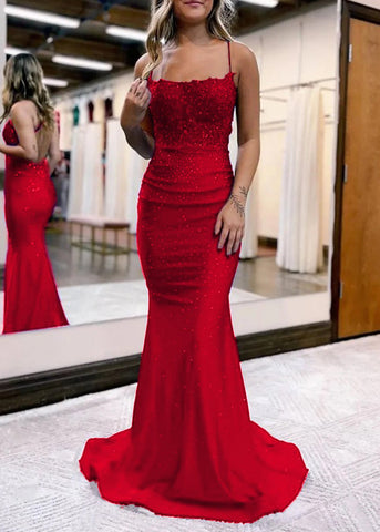 Jimena | Vestido de fiesta largo verde oscuro con tirantes finos y apliques estilo sirena
