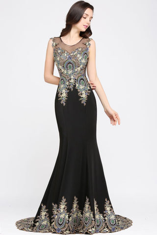 Vestido de noche negro sin mangas con cola de sirena y apliques