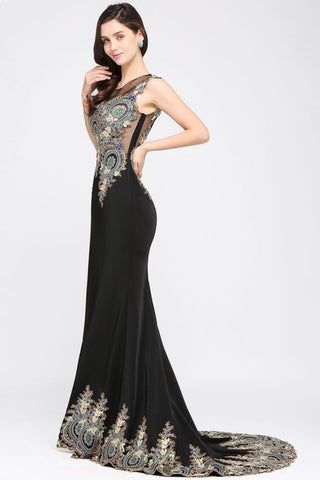 Vestido de noche negro sin mangas con cola de sirena y apliques