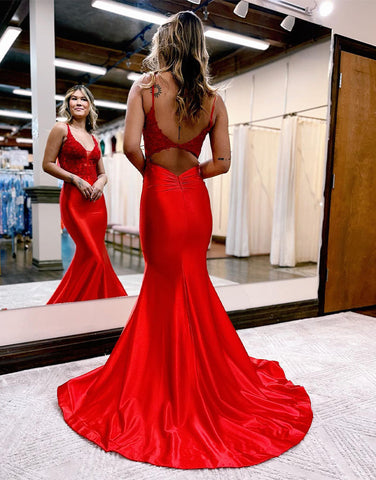 Leila | Vestido de fiesta largo de satén con escote en V profundo y apliques de sirena