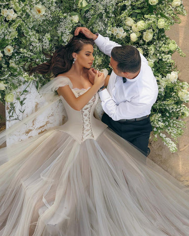 Modern Long A-line Off-the-shoulder Sleeveless Tulle Corset Wedding Dress