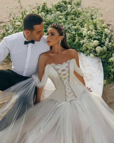 Modern Long A-line Off-the-shoulder Sleeveless Tulle Corset Wedding Dress