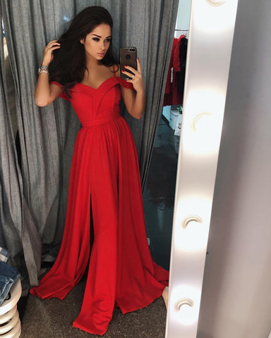 Vestido de fiesta largo moderno rojo de corte A con hombros descubiertos y abertura