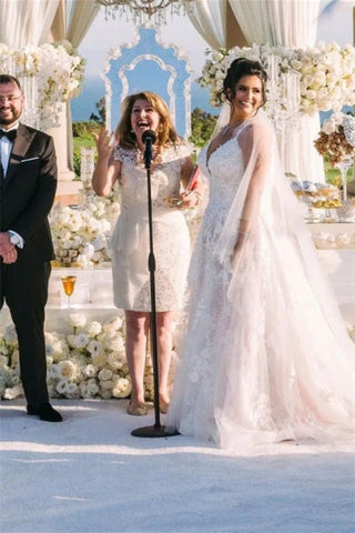 Modern V-neck Sleeveless A-line Wedding Dresses With Lace