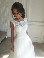 Vestido de novia modesto largo de corte A de tul con espalda descubierta y encaje
