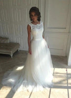 Vestido de novia modesto largo de corte A de tul con espalda descubierta y encaje