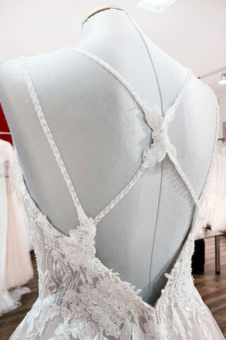 Modest Long Princess V-neck Tulle Spaghetti Straps Wedding Dress with Lace