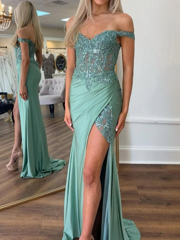 Modestia | Vestido de fiesta verde de corte sirena con hombros descubiertos y apliques y abertura