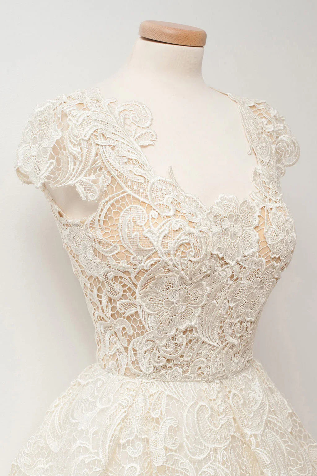 A-line Scoop Lace Short Prom Dresses Cap Sleeves Homecoming Dresses by Ombreprom
