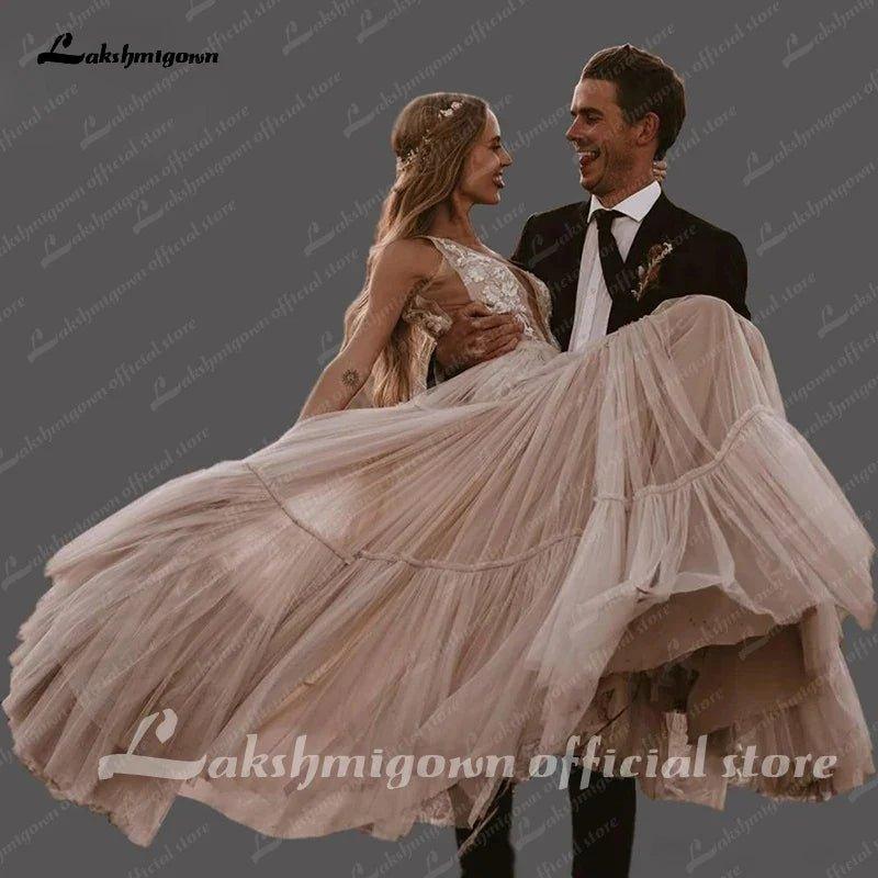Boho Hippie Wedding Dress Sleeveless V Neck Chic Styl Whimsical Ruched Skirt Tulle Bridal Gowns Robe de mariee