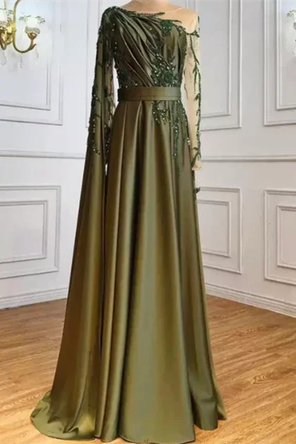 Vestido de noite de um ombro com capa e mangas compridas