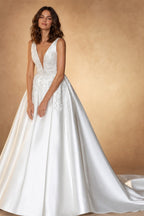 V-neck Sleeveless Wedding Dress - main image