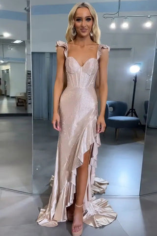 Phyllis | Vestido de fiesta largo de satén con cuentas y tirantes finos en amarillo sirena