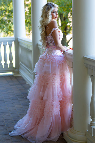 Vestido de fiesta largo rosa de tul con volantes y hombros descubiertos con lazo