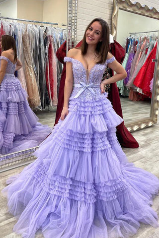 Vestido de fiesta largo rosa de tul con volantes y hombros descubiertos con lazo