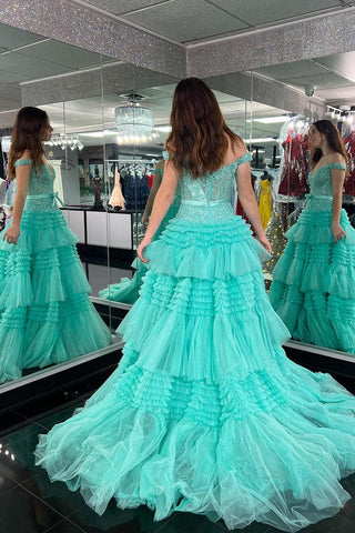 Vestido de fiesta largo rosa de tul con volantes y hombros descubiertos con lazo