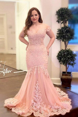 Vestido de fiesta formal de encaje con hombros descubiertos y corte sirena rosa