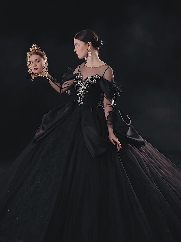 Vestido de novia negro con escote ilusión, mangas abullonadas de satén y encaje con cuentas, con cola extragrande E-305