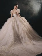 Magnifico abito da ballo con scollo a cuore e spalle scoperte, maniche a sbuffo in tulle, pizzo perline, abito da sposa a maniche lunghe con strascico a strati E-301