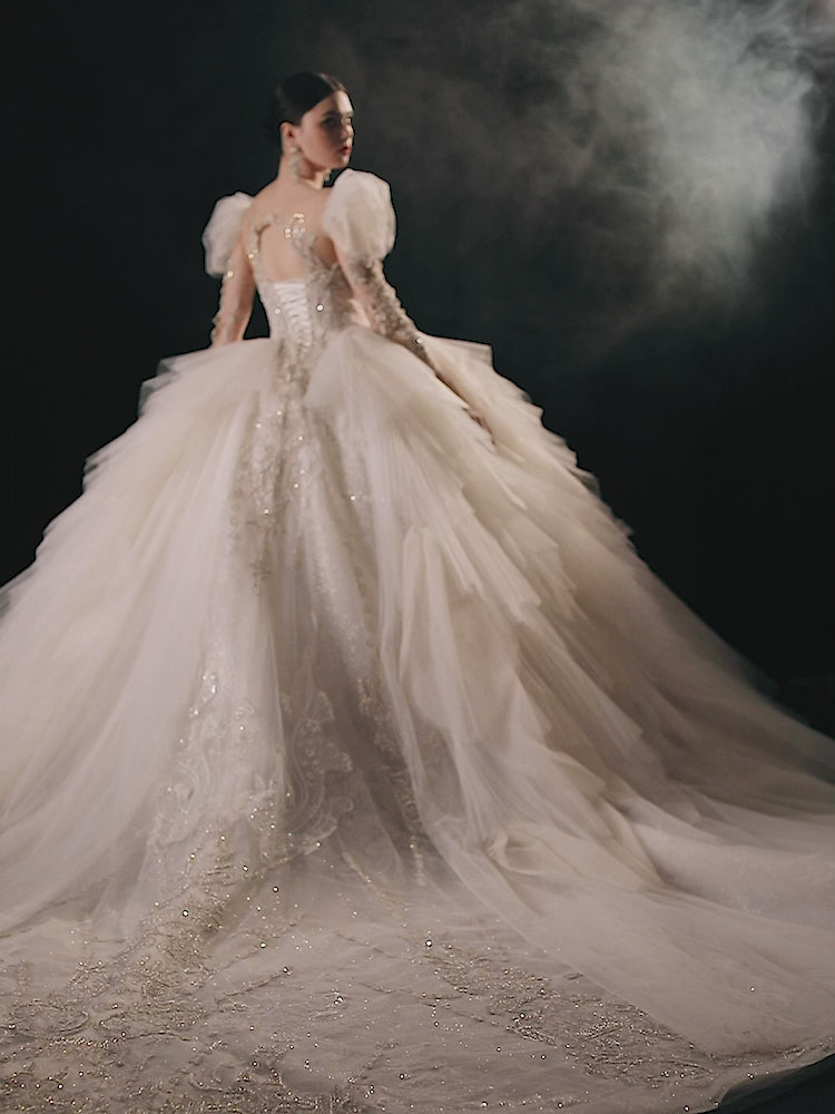 Magnifico abito da ballo con scollo a cuore e spalle scoperte, maniche a sbuffo in tulle, pizzo perline, abito da sposa a maniche lunghe con strascico a strati E-301