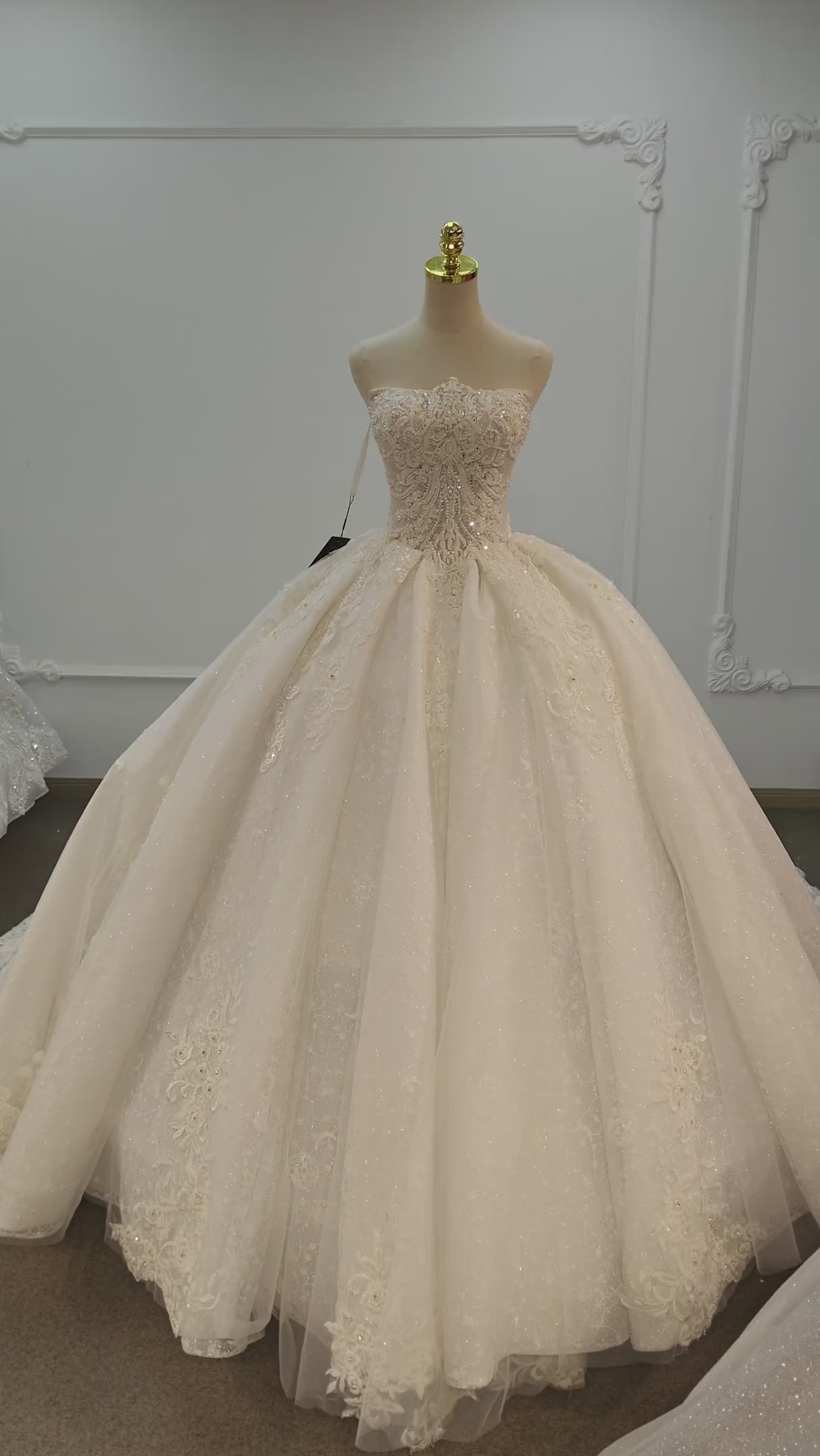 Opulentes, trägerloses Ballkleid-Hochzeitskleid mit perlenbesetzter Spitze, Paillettentüll und Korsettschnürung am Rücken (Ye-2030)