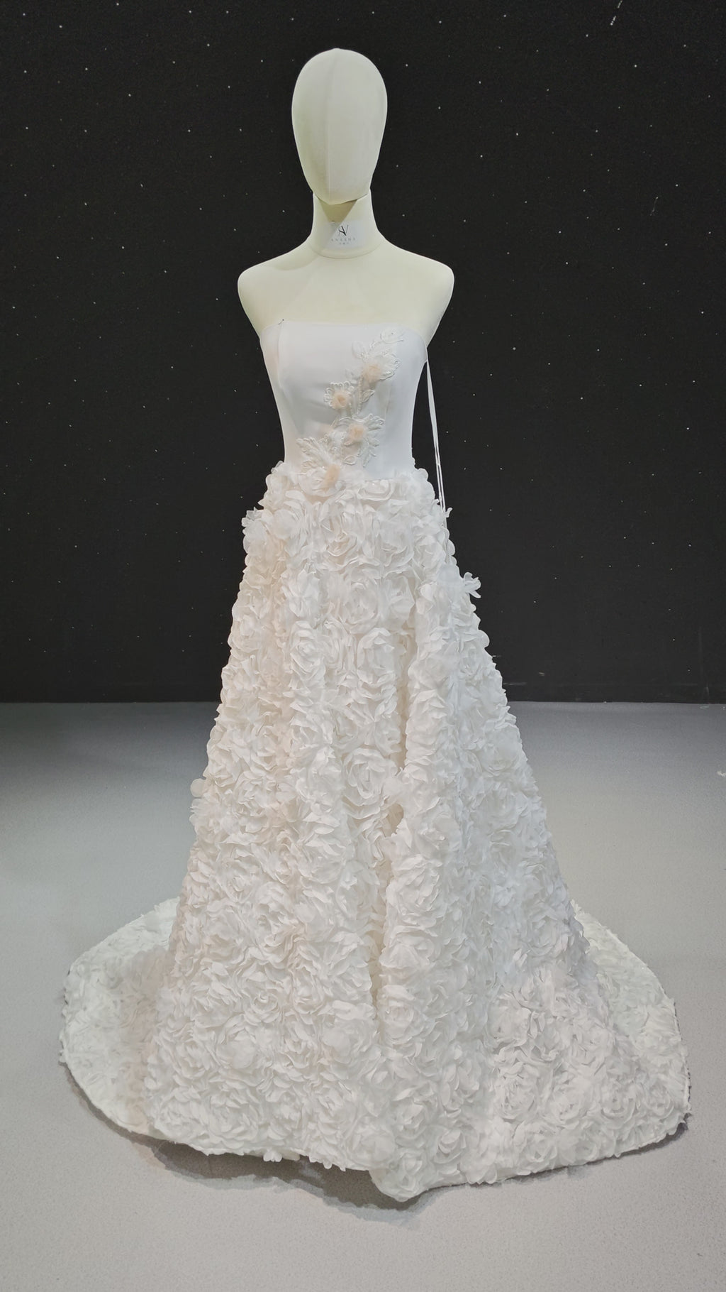 Robe de bal en cascade florale