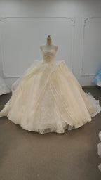 Romantisches, trägerloses Ballkleid mit Herzausschnitt, Kristallblumenstickerei und Tüllrüschen (Ye-2023)