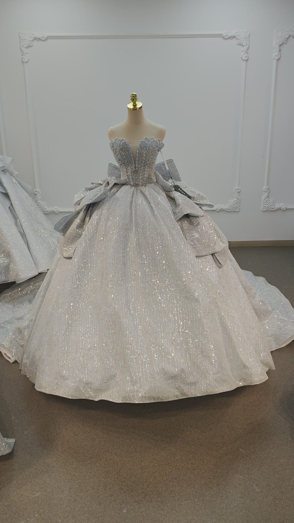 Traumhaftes hellblaues Ballkleid mit Herzausschnitt, Paillettentüll, Perlenstickerei und übergroßer Schleife Ye-2029