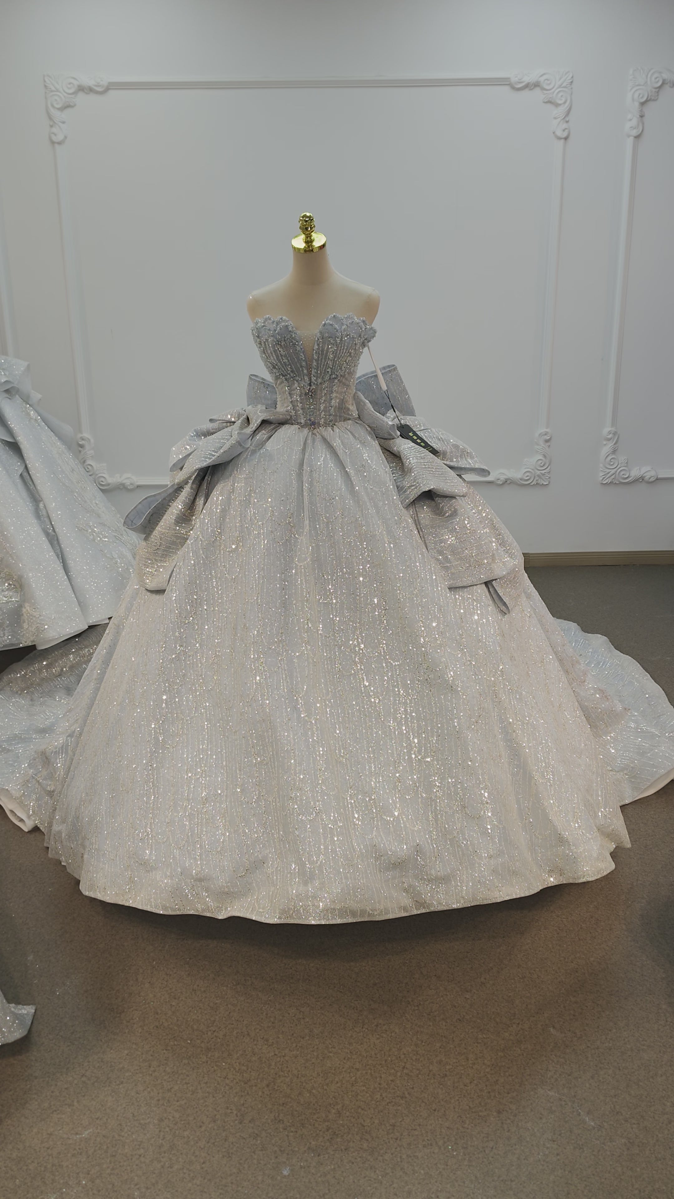 Traumhaftes hellblaues Ballkleid mit Herzausschnitt, Paillettentüll, Perlenstickerei und übergroßer Schleife Ye-2029