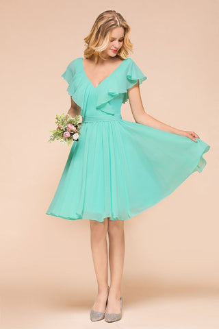 Vestido de dama de honor corto informal de gasa con escote en V y largo hasta la rodilla