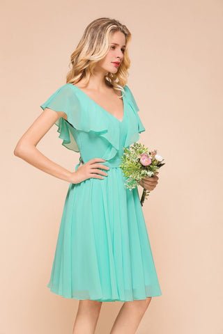 Vestido de dama de honor corto informal de gasa con escote en V y largo hasta la rodilla