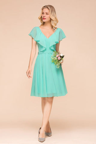 Vestido de dama de honor corto informal de gasa con escote en V y largo hasta la rodilla