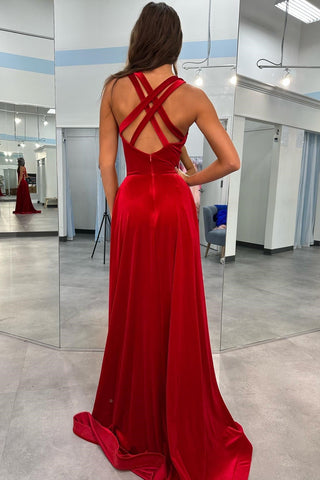 Rylan| Langes A-Linien-Ballkleid aus rotem Samt mit tiefem Ausschnitt und überkreuztem Rücken