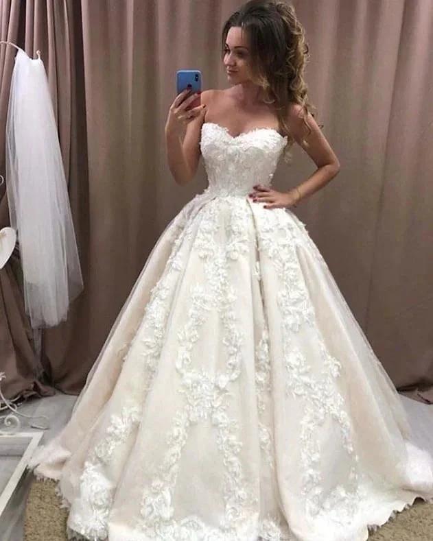 Romantic Long Ball Gowns Sweetheart Wedding Dress With 3D Floral Appliques Lace by BIZTUNNEL