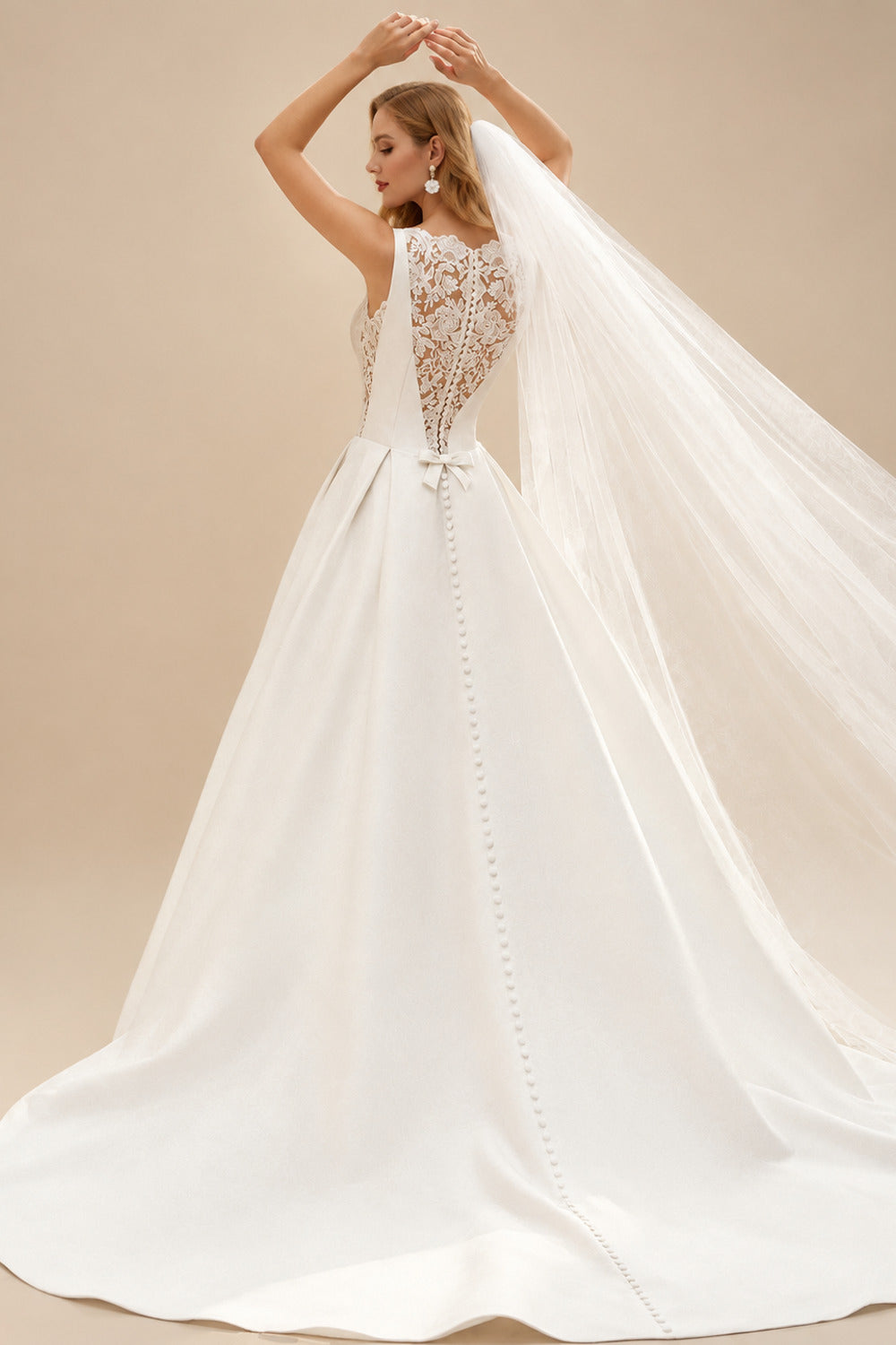 Rutipo Ivory Ball-Gown Scoop Neck Sleeveless Satin Chapel Train Wedding Dresses With Lace Bow(s)