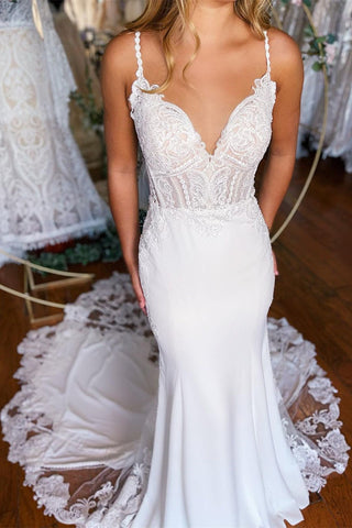 Vestido de novia sexy de sirena largo con tirantes finos, encaje, espalda descubierta y cola