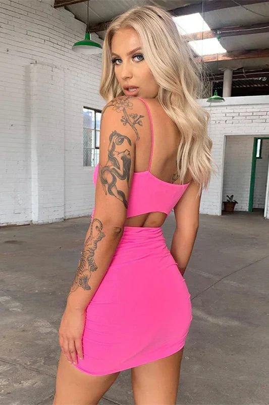 Abito da cerimonia in raso sexy con scollo a V arricciato, spalline sottili e senza maniche