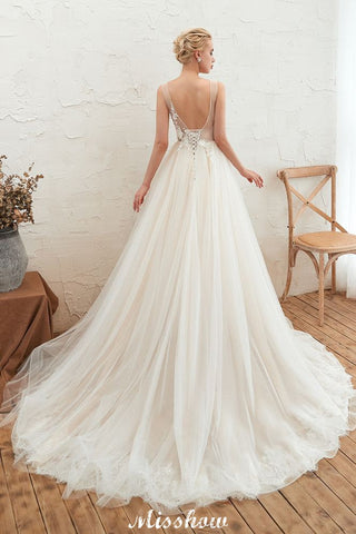 Sexy V-neck Princess Tulle Wedding Dress with Lace Appliques