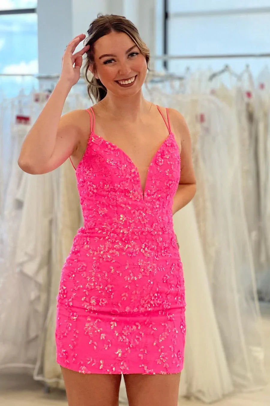 Vestido de fiesta sexy con escote en V, tirantes finos, espalda descubierta y lentejuelas