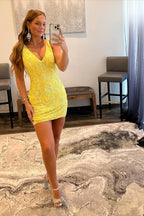 Vestito giallo sexy senza maniche con scollo a V, paillettes e schiena scoperta per il ritorno a casa con pizzo