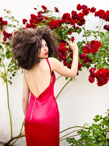 Sheath/Column Silk like Satin V-neck Sleeveless Ruffles Prom Dresses