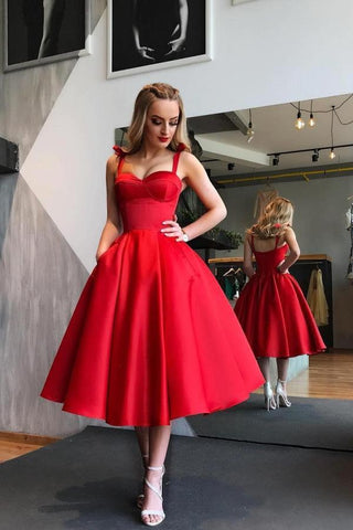 Vestido de fiesta corto de satén rojo con escote en forma de A y bolsillos