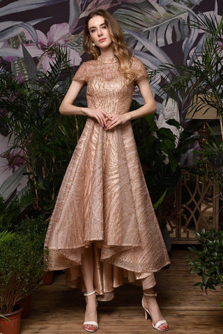 Vestido de cóctel de manga corta con lentejuelas y cuentas, corte alto-bajo