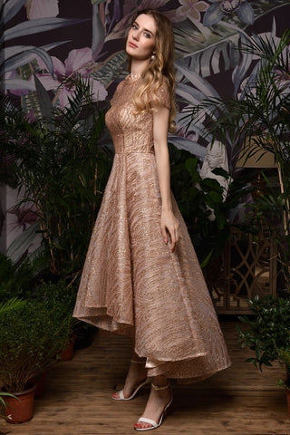 Vestido de cóctel de manga corta con lentejuelas y cuentas, corte alto-bajo
