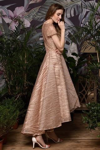Vestido de cóctel de manga corta con lentejuelas y cuentas, corte alto-bajo