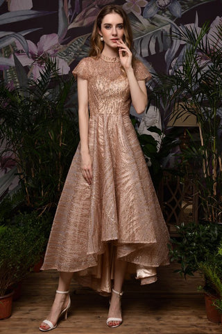 Vestido de cóctel de manga corta con lentejuelas y cuentas, corte alto-bajo