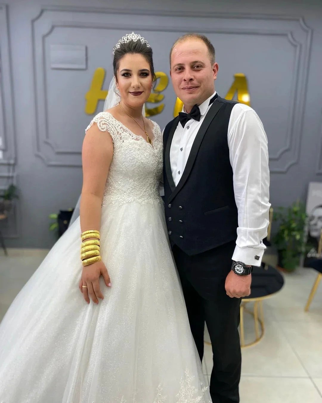 Simple Long A-line V-neck Lace Tulle Wedding Dress by BIZTUNNEL