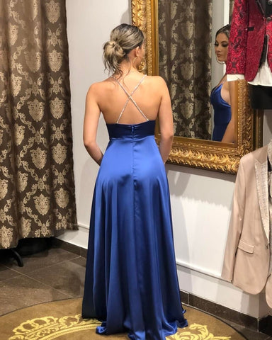 Vestido de fiesta sencillo largo de satén con escote en V, espalda descubierta y abertura