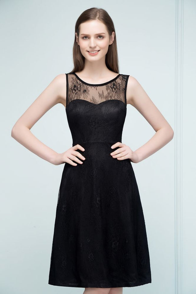 Sleeveless Lace A-line Knee Length Bridesmaid Dresses Main Image