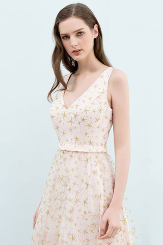 Ärmelloses langes A-Linien-Ballkleid mit V-Ausschnitt und Applikationen aus Tüll